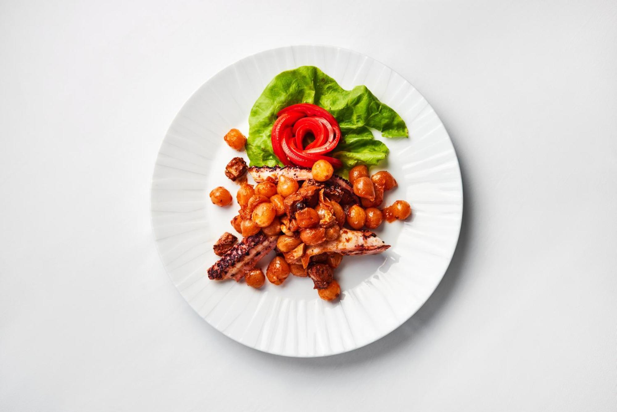 Mediterranean Hotel Родос Экстерьер фото A plate of chickpeas with octopus
